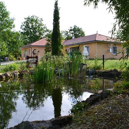 Alaguyauder Le Kota Panzió Chatillon-sur-Broue Kültér fotó
